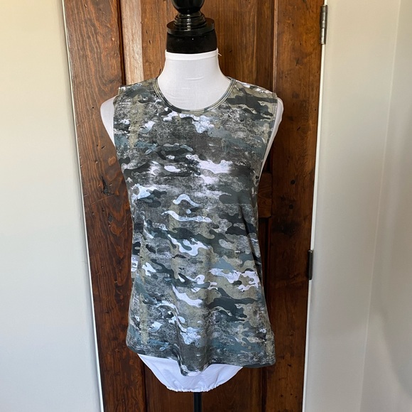 ONZIE Twist back green top - Picture 2 of 9